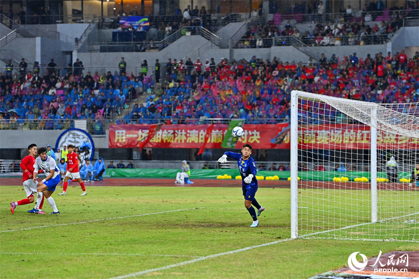 比賽精彩瞬間。人民網 朱海鵬攝