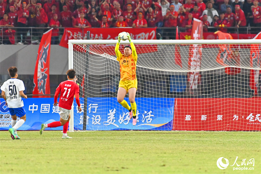 比賽精彩瞬間。人民網 朱海鵬攝