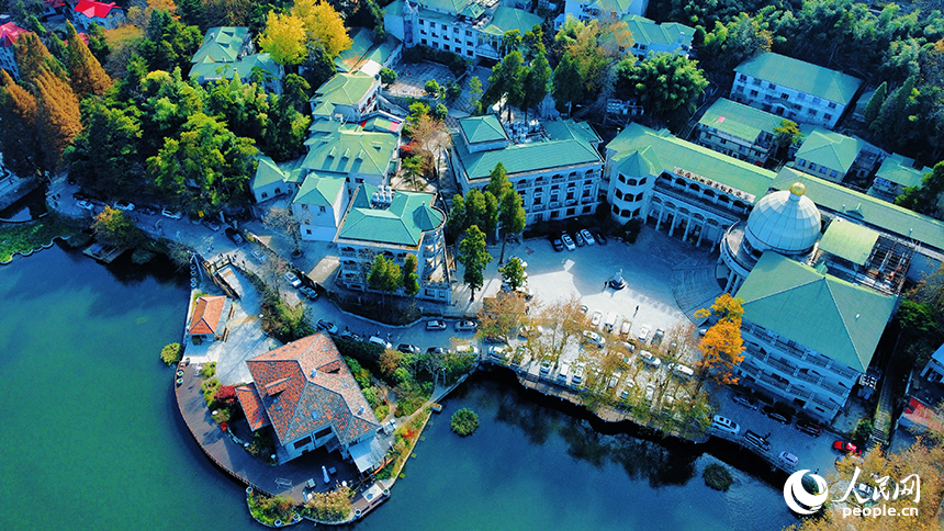 初冬的廬山，色彩斑斕，令人心馳神往。人民網記者 邱燁攝